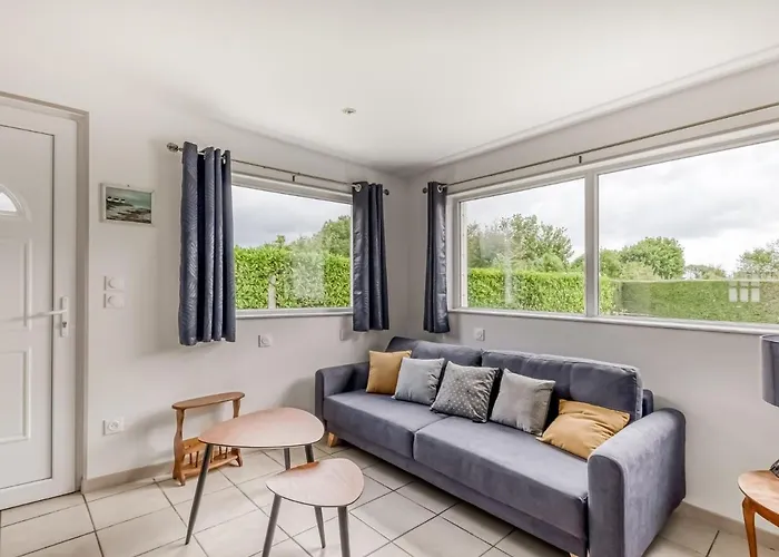 Bronte's Coastal Retreat *