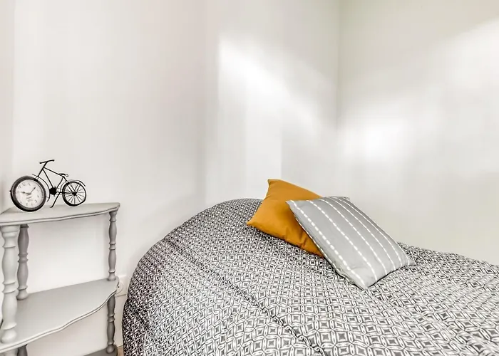 Bronte's Coastal Retreat