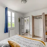 Bronte's Coastal Retreat Tracy-sur-Mer