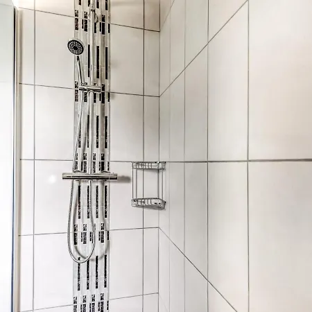 Bronte S Coastal Retreat * Tracy-sur-Mer