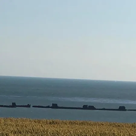 Feriehus Bronte S Coastal Retreat *