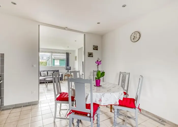 Bronte's Coastal Retreat *