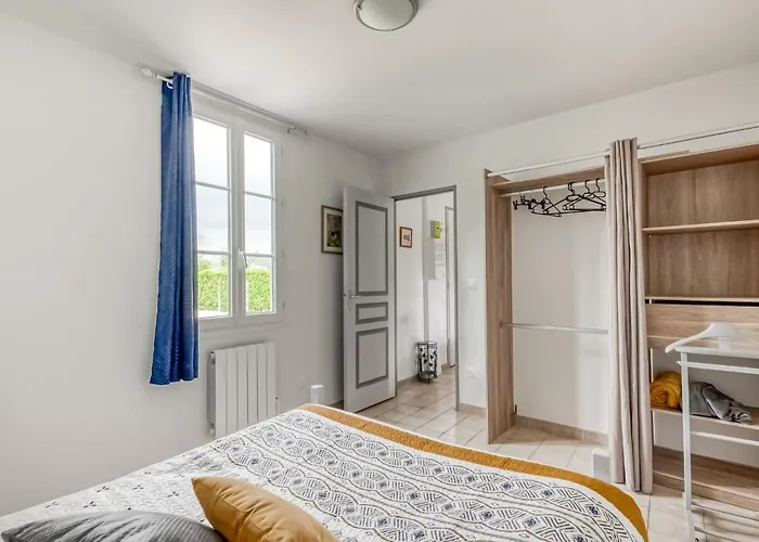 Bronte's Coastal Retreat Tracy-sur-Mer