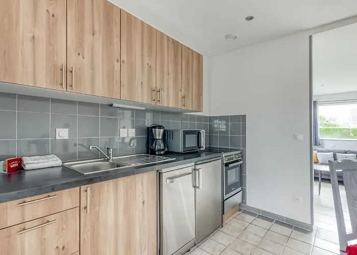 Bronte's Coastal Retreat