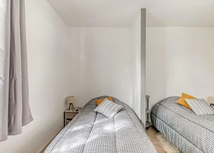 Bronte's Coastal Retreat Tracy-sur-Mer