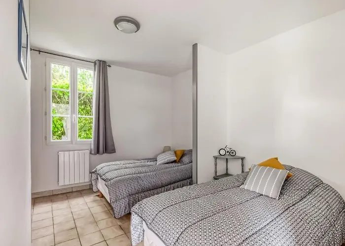 Bronte's Coastal Retreat * Tracy-sur-Mer