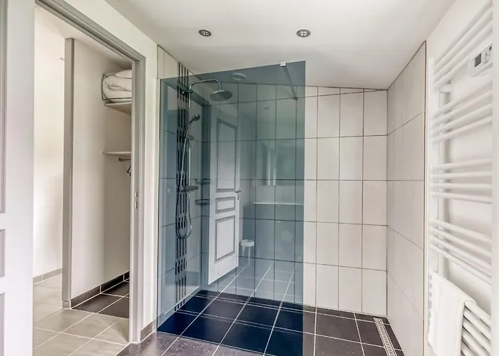 Bronte's Coastal Retreat *