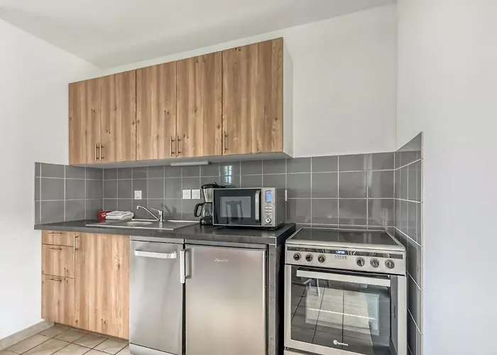 Bronte's Coastal Retreat Tracy-sur-Mer